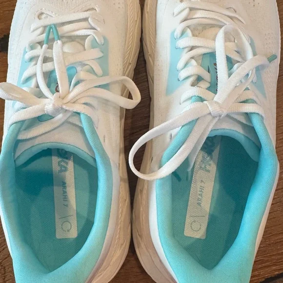 Hoka Arahi 7 White and Light Blue Athletic Shoes Like New Condition - Picture 6 of 9